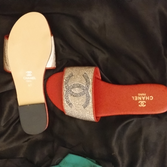 Chanel Paris size 40  Red w Gold and Black micro jewel  sparkling Mule Sandals - Picture 6 of 6